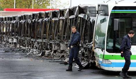 Trappes_Burnt_Buses_2005